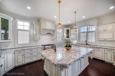 Kitchen - 1 Willowcrest Dr, Oak Brook, IL 60523 photo 1 of 5