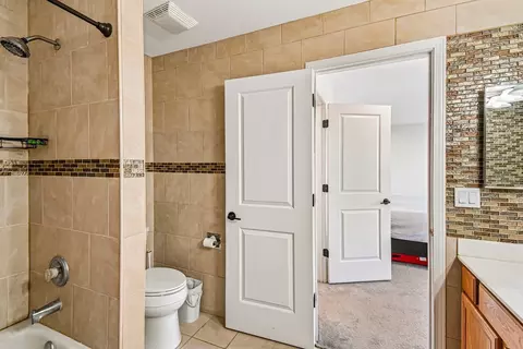 Bath - 14210 S Lakeridge Dr, Plainfield, IL 60544 photo 4 of 5