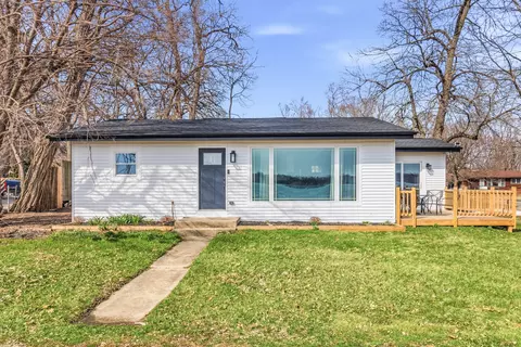 28576 N Parkview Dr, Island Lake, IL 60042