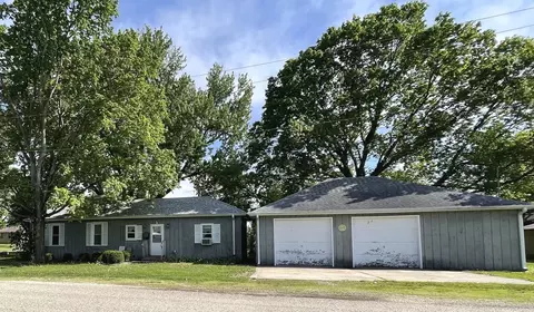 301 Elm St, Cedar Point, IL 61316