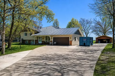 10690 E 1700 North Rd, Pontiac, IL 61764
