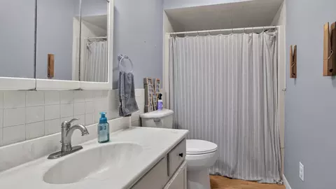 Bath - 1402 Maplewood Dr, Normal, IL 61761 photo 2 of 3
