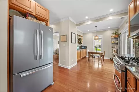 Kitchen - 311 W North Ave, Bartlett, IL 60103 photo 4 of 4