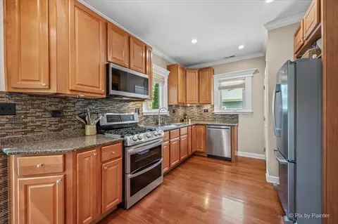 Kitchen - 311 W North Ave, Bartlett, IL 60103 photo 1 of 4