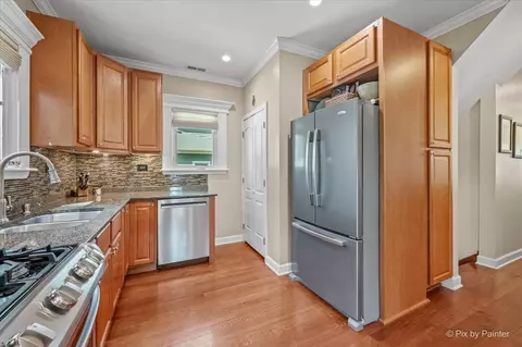 Kitchen - 311 W North Ave, Bartlett, IL 60103 photo 2 of 4