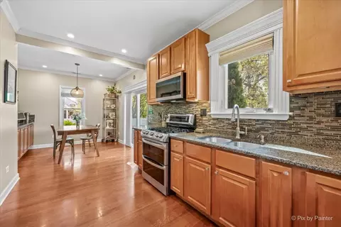 Kitchen - 311 W North Ave, Bartlett, IL 60103 photo 3 of 4