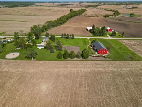 10538 N Pecatonica Rd, Leaf River, IL 61047