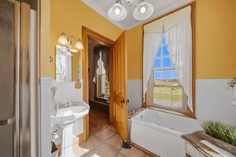 Bath - 10538 N Pecatonica Rd, Leaf River, IL 61047 photo 7 of 7