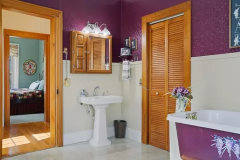 Bath - 10538 N Pecatonica Rd, Leaf River, IL 61047 photo 5 of 7