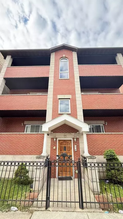 705 W 31st St #2W, Chicago, IL 60616