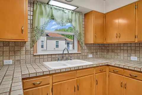 Kitchen - 627 E Main St, Morris, IL 60450 photo 3 of 5