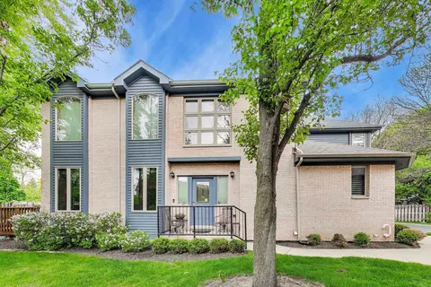 1784 Chestnut Ave, Glenview, IL 60025