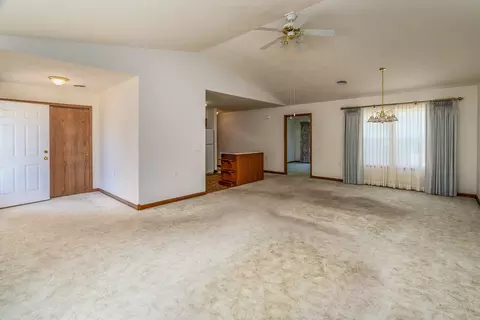 Living - 3206 Cherokee Dr, Marion, IL 62959 photo 1 of 3