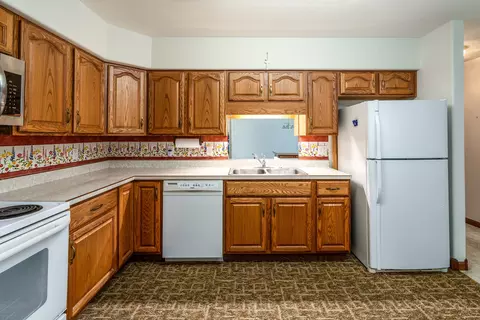 Kitchen - 3206 Cherokee Dr, Marion, IL 62959 photo 3 of 4