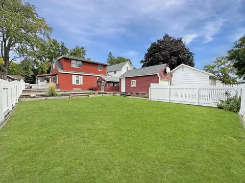 Exterior - 1245 W Harrison St, Freeport, IL 61032 photo 2 of 5