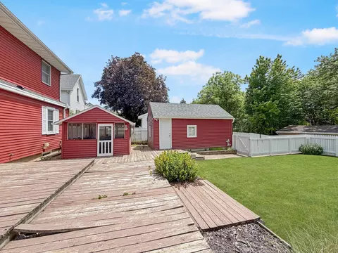 Exterior - 1245 W Harrison St, Freeport, IL 61032 photo 4 of 5