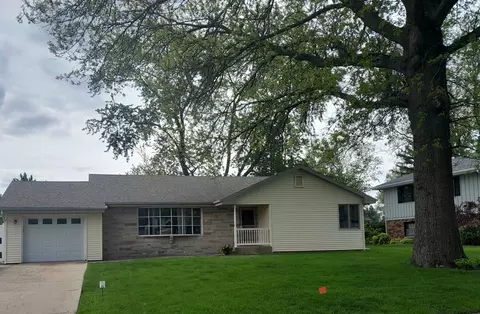 1503 Lakewood Dr, Mendota, IL 61342