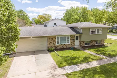 425 Lisa Ln, Streamwood, IL 60107