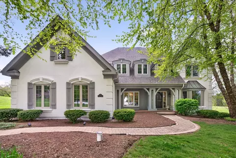 38 W535 Golfview Ct, Saint Charles, IL 60175