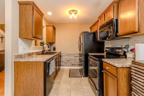 Kitchen - 2519 Fox Trot Trl, Bloomington, IL 61705 photo 2 of 2