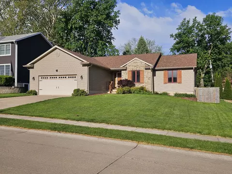 2740 Duggleby St, Davenport, IA 52803