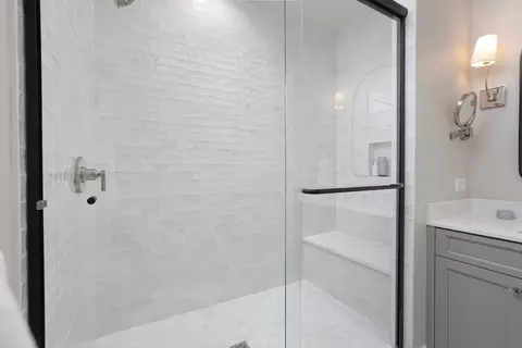 Bath - 932 E Chicago Ave, Naperville, IL 60540 photo 5 of 8
