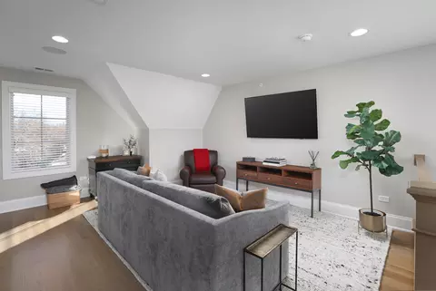 Other - 932 E Chicago Ave, Naperville, IL 60540 photo 5 of 10
