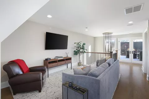 Living - 932 E Chicago Ave, Naperville, IL 60540 photo 7 of 7