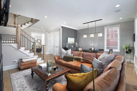 Living - 932 E Chicago Ave, Naperville, IL 60540 photo 5 of 7