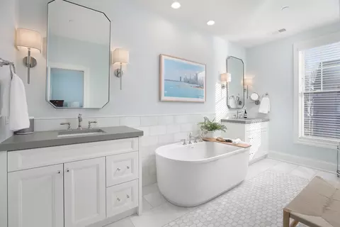 Bath - 932 E Chicago Ave, Naperville, IL 60540 photo 4 of 8