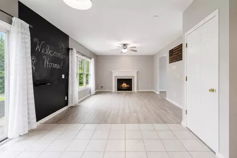 Living - 5 Greythorne Cir, Bloomington, IL 61704 photo 4 of 9