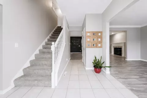 Entry Way - 5 Greythorne Cir, Bloomington, IL 61704 photo 1 of 5