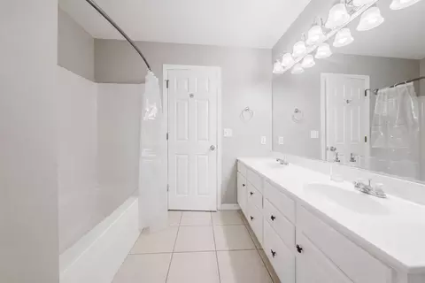 Bath - 5 Greythorne Cir, Bloomington, IL 61704 photo 5 of 5