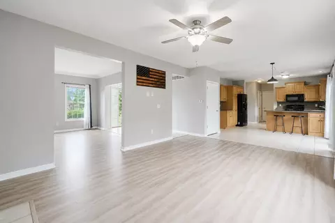 Living - 5 Greythorne Cir, Bloomington, IL 61704 photo 5 of 9