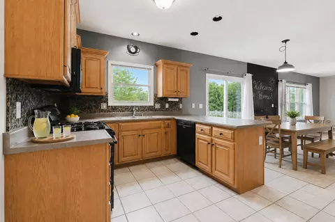 Kitchen - 5 Greythorne Cir, Bloomington, IL 61704 photo 2 of 5