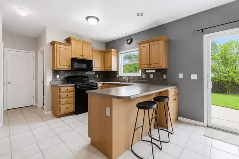Kitchen - 5 Greythorne Cir, Bloomington, IL 61704 photo 3 of 5