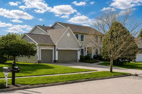 5 Greythorne Cir, Bloomington, IL 61704