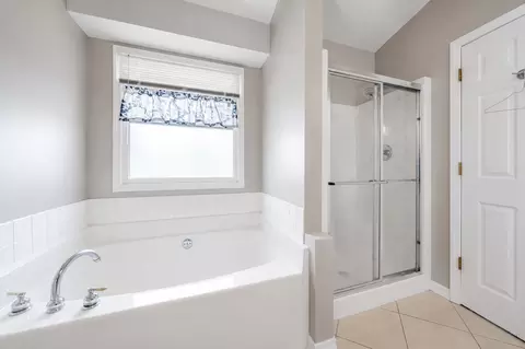 Bath - 5 Greythorne Cir, Bloomington, IL 61704 photo 1 of 5