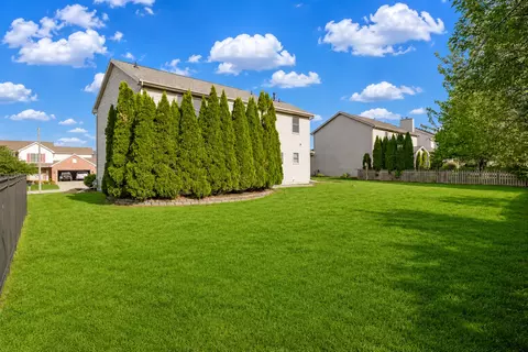 Exterior - 5 Greythorne Cir, Bloomington, IL 61704 photo 3 of 4