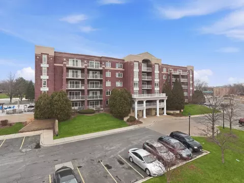 7081 W Touhy Ave #407, Niles, IL 60714