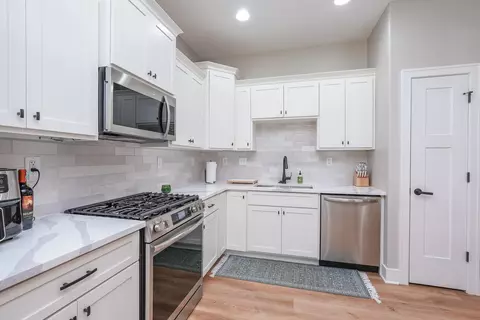 Kitchen - 3172 Sun Valley Dr, Kankakee, IL 60901 photo 5 of 5