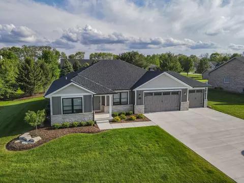 Exterior - 3172 Sun Valley Dr, Kankakee, IL 60901 photo 3 of 8