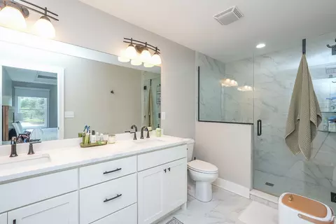 Bath - 3172 Sun Valley Dr, Kankakee, IL 60901 photo 3 of 4