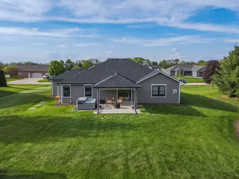 Exterior - 3172 Sun Valley Dr, Kankakee, IL 60901 photo 4 of 8