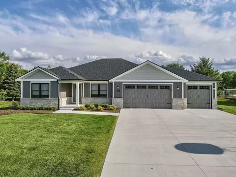3172 Sun Valley Dr, Kankakee, IL 60901
