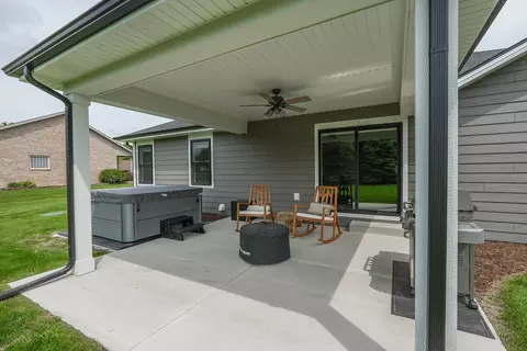 Exterior - 3172 Sun Valley Dr, Kankakee, IL 60901 photo 5 of 8