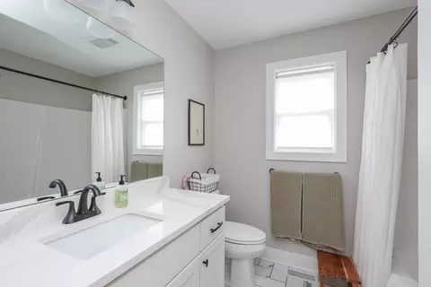 Bath - 3172 Sun Valley Dr, Kankakee, IL 60901 photo 1 of 4