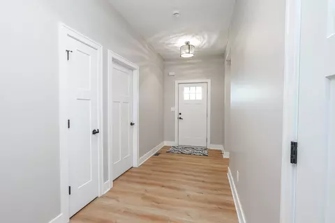 Entry Way - 3172 Sun Valley Dr, Kankakee, IL 60901 photo 3 of 6