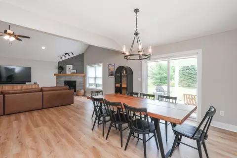 Dining - 3172 Sun Valley Dr, Kankakee, IL 60901 photo 2 of 2