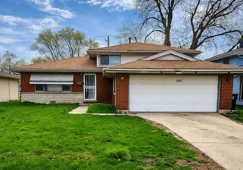 1307 Prince Dr, South Holland, IL 60473